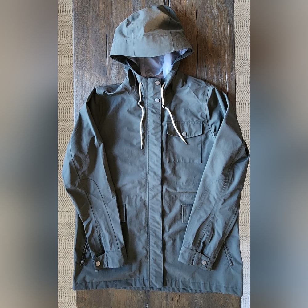 NWOT Vuori Palisades Women's Rain Jacket Size XL Color Oregano SOLD OUT!!
